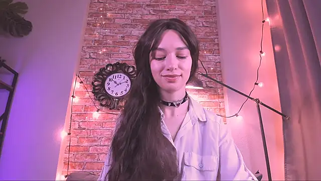 Snapshot of VivianLy_ chatting on 11/07/25, 12:21 VivianLy online show from 11/07/25, 12:21