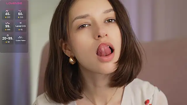 Snapshot of VivianLy_ chatting on 02/07/25, 10:50 VivianLy online show from 02/07/25, 10:50