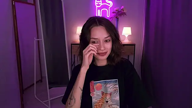 Snapshot of VivianLy_ chatting on 02/14/25, 09:55 VivianLy online show from 02/14/25, 09:55