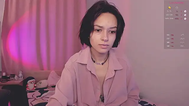 VivianLy  online show from 12/04/25, 12:15