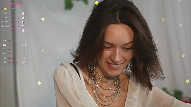 Snapshot of VivianLy_ chatting on 12/19/24, 10:56 VivianLy online show from 12/19/24, 10:56