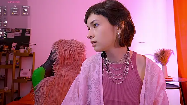 VivianLy  online show from 03/13/26, 11:04