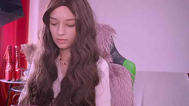 VivianLy  online show from 06/13/26, 08:34