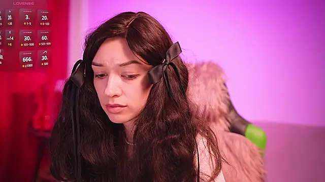 VivianLy  online show from 06/27/26, 12:33