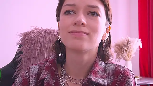 VivianLy  online show from 03/17/26, 11:57