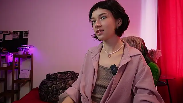 VivianLy  online show from 02/15/26, 10:47