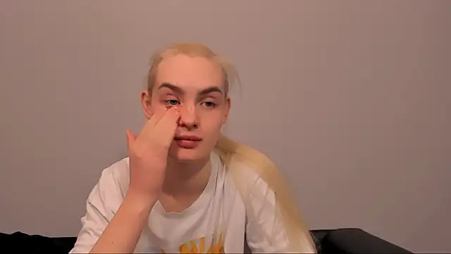 OliviaKisss online show from 03/23/26, 01:11