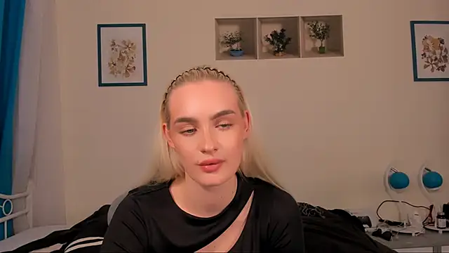 OliviaKisss online show from 04/15/26, 07:29
