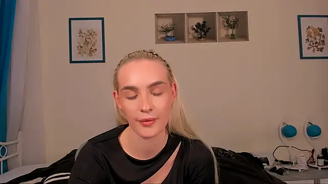 OliviaKisss online show from 04/15/26, 07:58