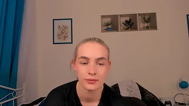 OliviaKisss online show from 04/18/26, 07:29