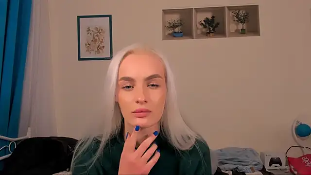 OliviaKisss online show from 04/24/26, 07:27
