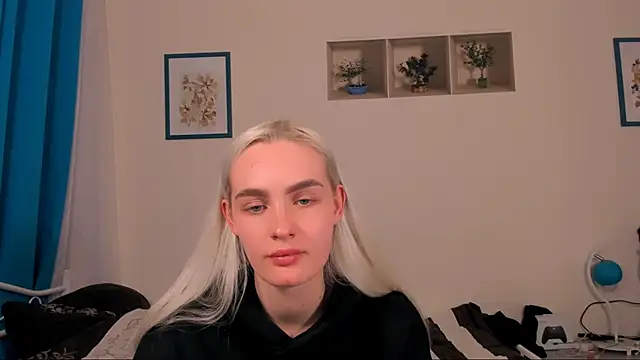 OliviaKisss online show from 05/18/26, 07:07
