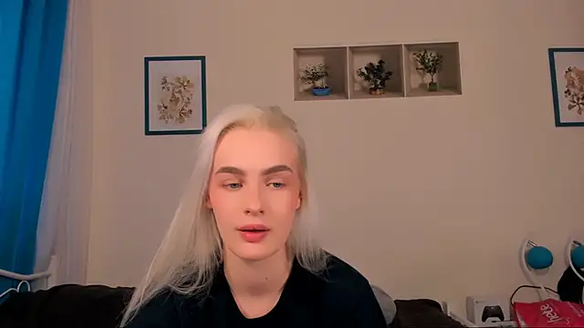 OliviaKisss online show from 04/26/26, 01:41