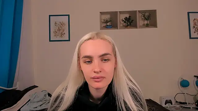 OliviaKisss online show from 05/13/26, 01:07