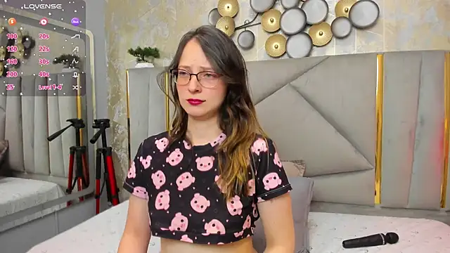 Snapshot of AmbeerWood_ chatting on 09/20/25, 11:59 AmbeerWood online show from 09/20/25, 11:59