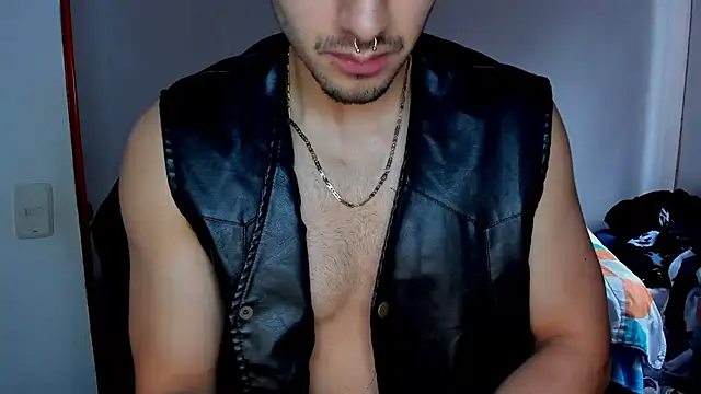 Snapshot of Tommy_Bred chatting on 07/08/26, 07:14 Tommy Bred online show from 07/08/26, 07:14