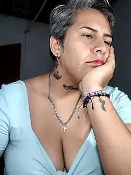 Snapshot of Yessi_rousse chatting on 06/11/26, 12:32 Yessi rousse online show from 06/11/26, 12:32