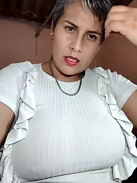 Snapshot of Yessi_rousse chatting on 06/03/26, 02:12 Yessi rousse online show from 06/03/26, 02:12