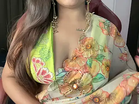 Snapshot of shanayaaa_1 chatting on 06/26/26, 06:58 shanayaaa 1 online show from 06/26/26, 06:58
