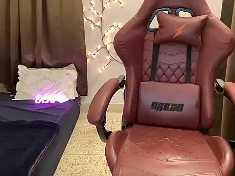 Snapshot of shanayaaa_1 chatting on 04/14/26, 07:08 shanayaaa 1 online show from 04/14/26, 07:08