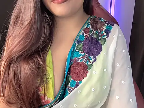 Snapshot of shanayaaa_1 chatting on 10/15/25, 08:17 shanayaaa 1 online show from 10/15/25, 08:17