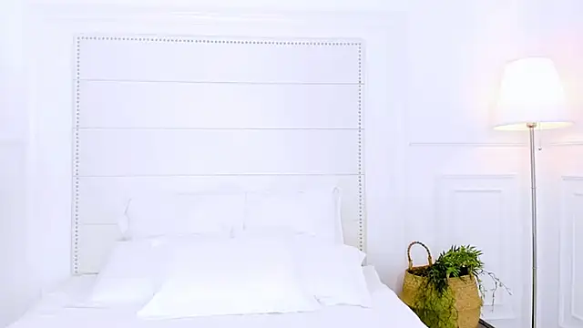 Snapshot of NaomiYuu chatting on 11/18/25, 02:27 NaomiYuu online show from 11/18/25, 02:27