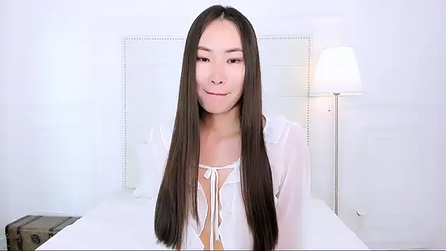 Snapshot of NaomiYuu chatting on 05/27/26, 10:44 NaomiYuu online show from 05/27/26, 10:44