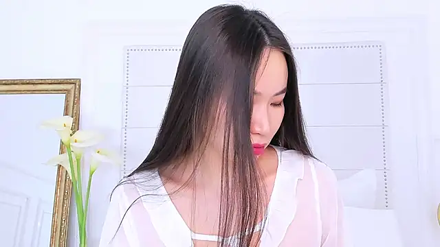 Snapshot of NaomiYuu chatting on 02/07/25, 02:19 NaomiYuu online show from 02/07/25, 02:19