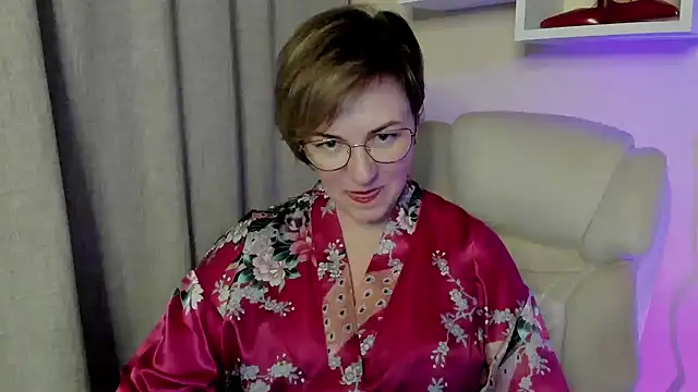 Snapshot of feliziaDesire chatting on 06/16/26, 01:22 feliziaDesire online show from 06/16/26, 01:22