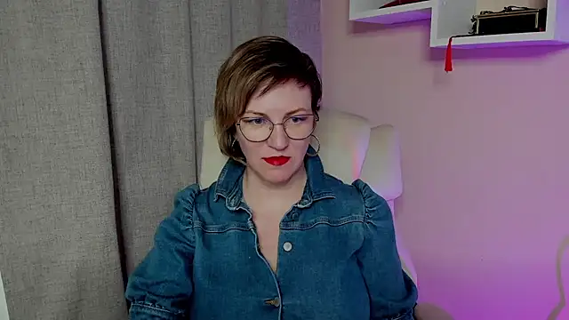 Snapshot of feliziaDesire chatting on 05/17/26, 11:43 feliziaDesire online show from 05/17/26, 11:43