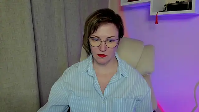 Snapshot of feliziaDesire chatting on 05/13/26, 02:02 feliziaDesire online show from 05/13/26, 02:02