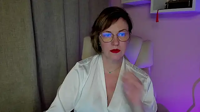 Snapshot of feliziaDesire chatting on 05/18/26, 06:12 feliziaDesire online show from 05/18/26, 06:12