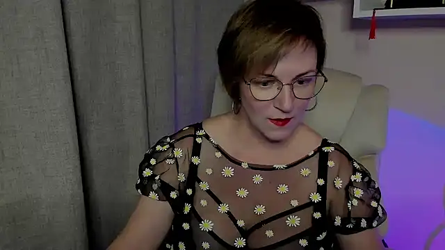 Snapshot of feliziaDesire chatting on 06/12/26, 04:27 feliziaDesire online show from 06/12/26, 04:27