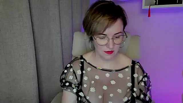 Snapshot of feliziaDesire chatting on 06/06/26, 04:56 feliziaDesire online show from 06/06/26, 04:56