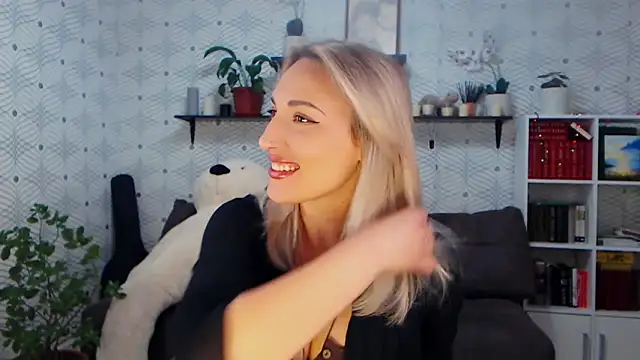 Snapshot of MillaXQueen chatting on 03/26/26, 11:52 MillaXQueen online show from 03/26/26, 11:52