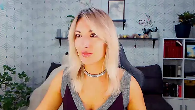 MillaXQueen online show from 11/04/25, 01:59