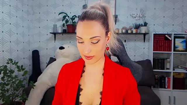 Snapshot of MillaXQueen chatting on 03/19/26, 02:28 MillaXQueen online show from 03/19/26, 02:28