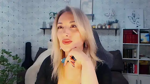 Snapshot of MillaXQueen chatting on 05/14/26, 11:18 MillaXQueen online show from 05/14/26, 11:18