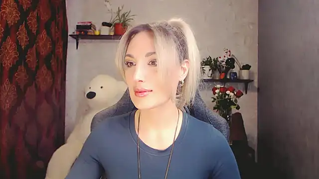 Snapshot of MillaXQueen chatting on 03/10/25, 09:56 MillaXQueen online show from 03/10/25, 09:56