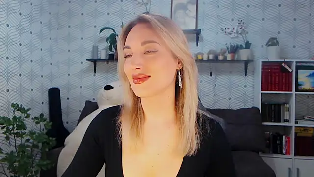 Snapshot of MillaXQueen chatting on 04/20/26, 03:02 MillaXQueen online show from 04/20/26, 03:02