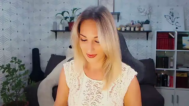 Snapshot of MillaXQueen chatting on 06/15/26, 02:50 MillaXQueen online show from 06/15/26, 02:50