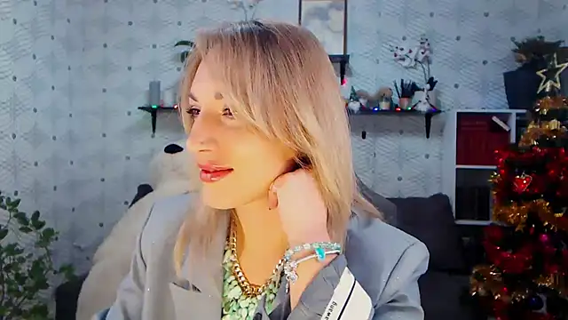 MillaXQueen online show from 12/20/25, 03:04