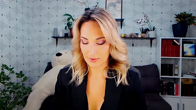 MillaXQueen online show from 11/15/25, 12:53