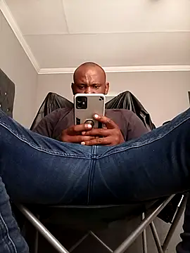 Snapshot of TheTwist chatting on 04/06/26, 06:03 TheTwist online show from 04/06/26, 06:03