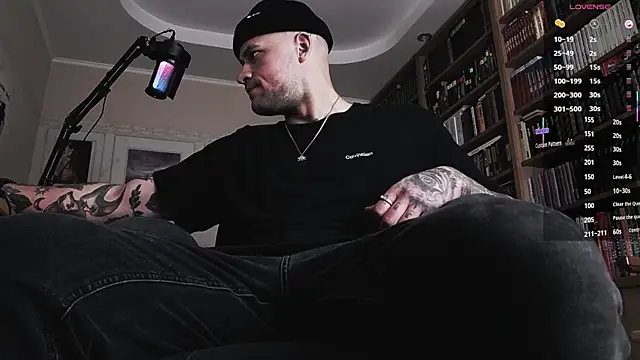 Snapshot of FindomJason chatting on 10/24/25, 01:21 FindomJason online show from 10/24/25, 01:21