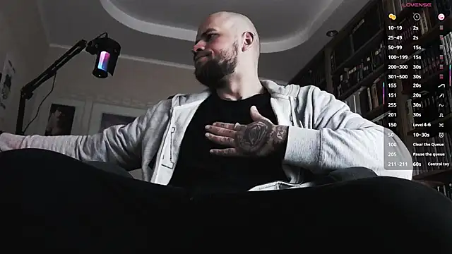 Snapshot of FindomJason chatting on 11/28/25, 01:44 FindomJason online show from 11/28/25, 01:44