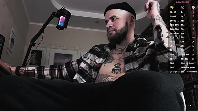 Snapshot of FindomJason chatting on 12/18/25, 02:43 FindomJason online show from 12/18/25, 02:43