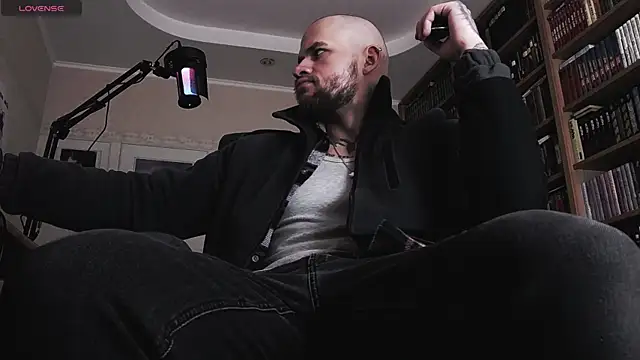 Snapshot of FindomJason chatting on 11/16/25, 03:17 FindomJason online show from 11/16/25, 03:17