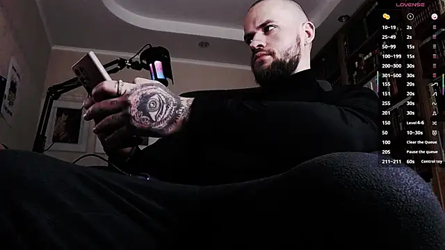 Snapshot of FindomJason chatting on 12/05/25, 01:21 FindomJason online show from 12/05/25, 01:21