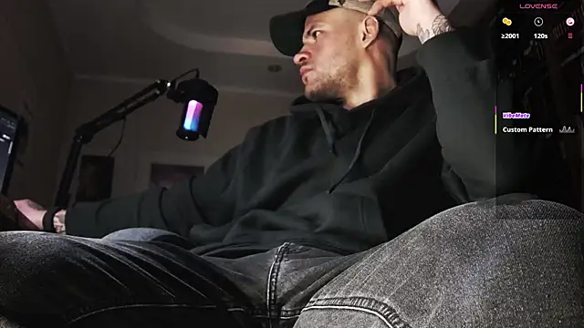 Snapshot of FindomJason chatting on 10/15/25, 01:30 FindomJason online show from 10/15/25, 01:30